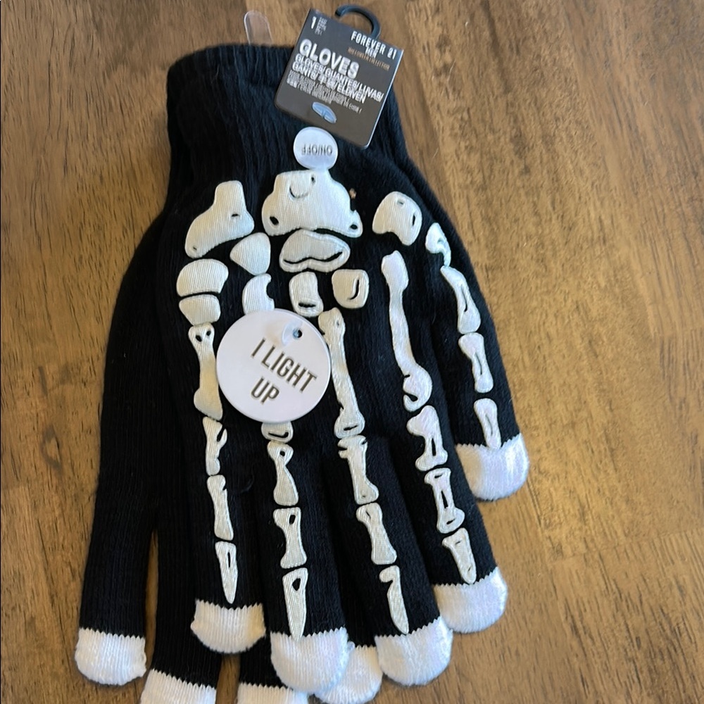 🎃 Forever 21 Black and White Skeleton Light-Up Gloves